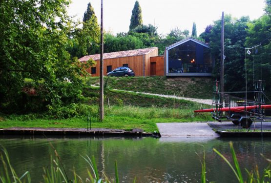 La maison au bord du canal du Mas d’agenais, par SAS TRIODE ARCHITECTES