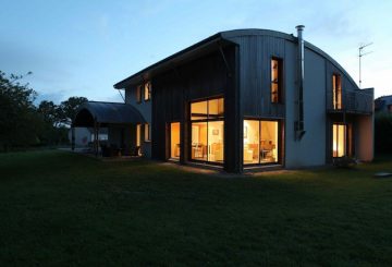 UNE MAISON BIOCLIMATIQUE À PLUVIGNER EN BRETAGNE, par a.typique Patrice BIDEAU architecte DPLG