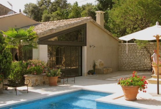 Restauration d’un ancien mas de campagne + Extension avec pool house (13), par Renaud & Mognetti