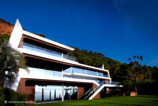 LUXURY YATCH HOUSE IN GIRONA, SPAIN, par DNA Barcelona Architects